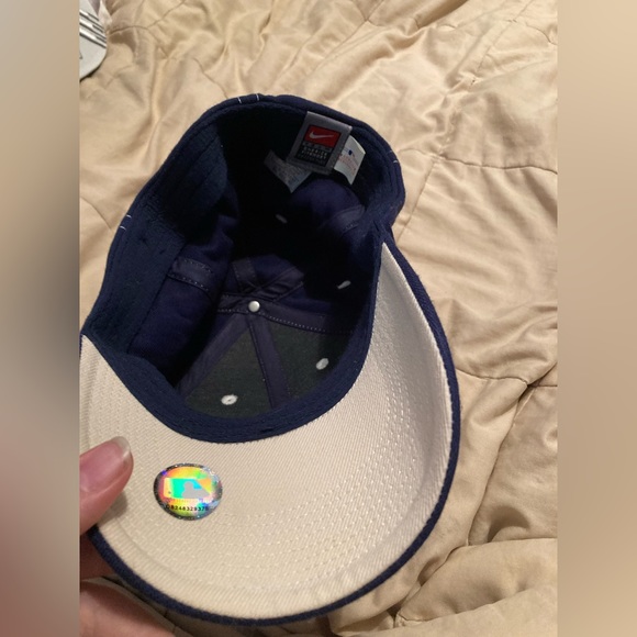 Genuine merchandise Red Sox hat - Picture 2 of 4